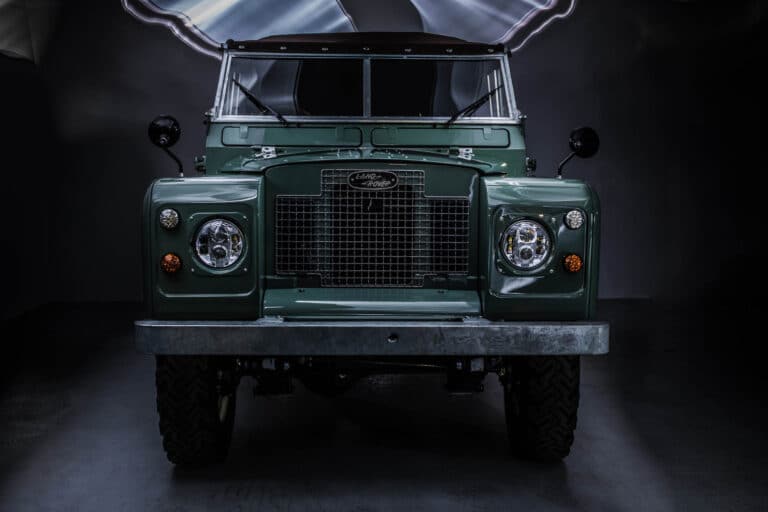 everrati-convertit-le-land-rover-series-iia-a-l-electrique-23487-4-1.jpg