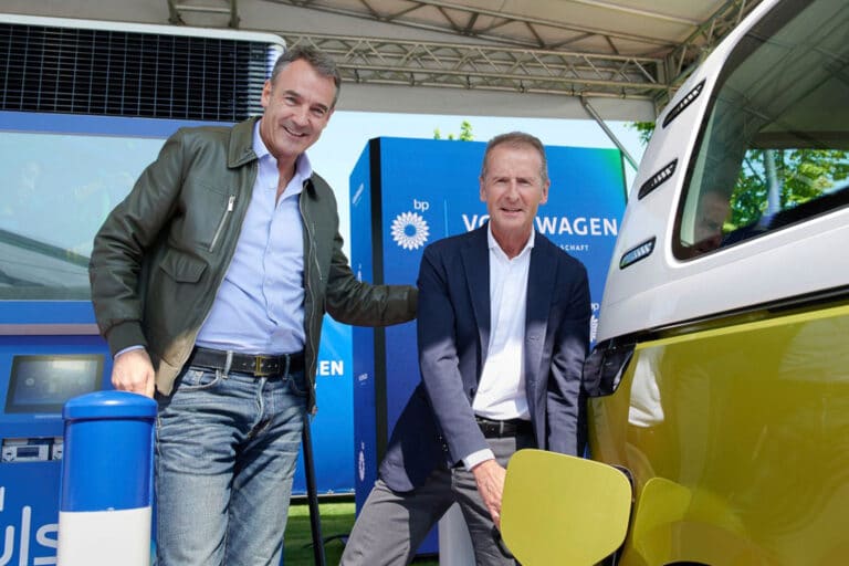 volkswagen-et-bp-vont-deployer-un-reseau-de-charge-rapide-compose-de-8000-bornes-24598-2-1.jpg