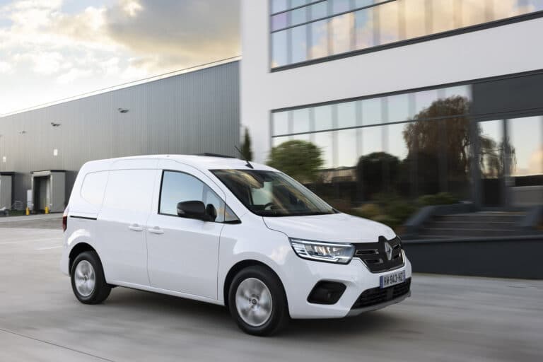 renault-renouvelle-sa-gamme-d-utilitaires-100-pour-100-electrique-24684-5-1.jpg