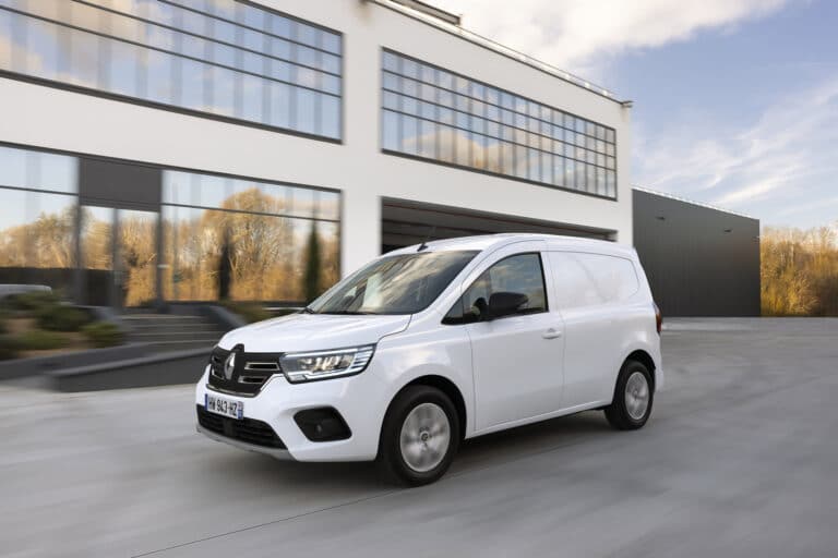 renault-renouvelle-sa-gamme-d-utilitaires-100-pour-100-electrique-24684-6-1.jpg