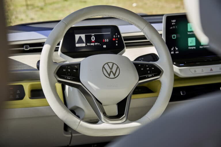 volkswagen-id-buzz-24688-6-3.jpg