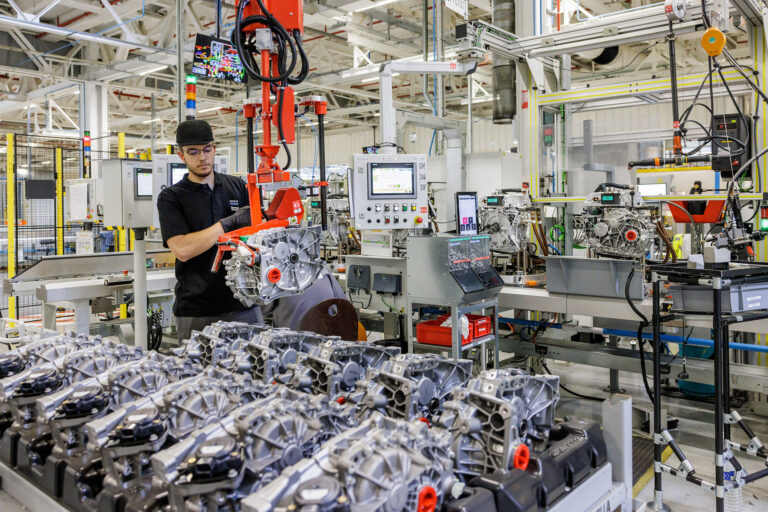 une-ligne-de-production-100-pour-100-electrique-dans-l-usine-renault-de-cleon-24778-1-1.jpg