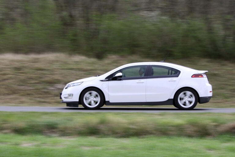 chevrolet-volt-e-rev-70856-1.jpg