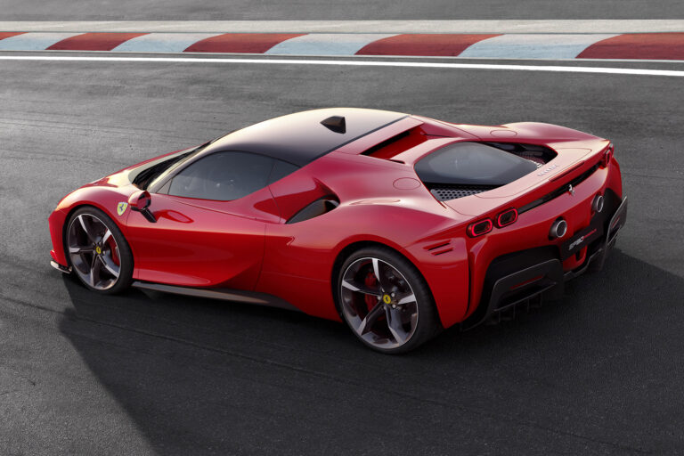 ferrari-sf90-stradale-133892-1.jpg