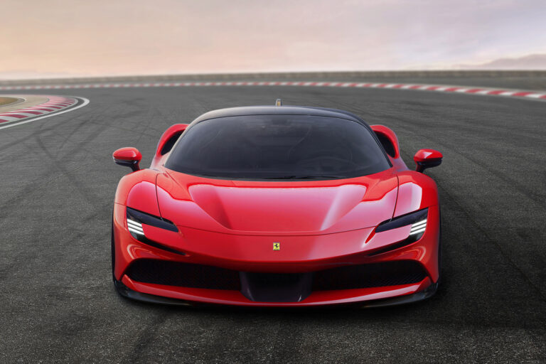 ferrari-sf90-stradale-133988-1.jpg