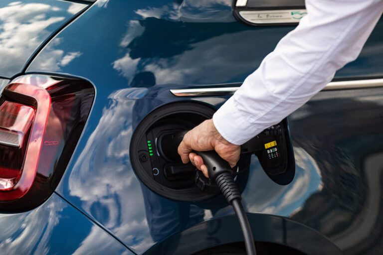 le-bonus-ecologique-maintenu-pour-les-vehicules-electriques-24763-1-1.jpg