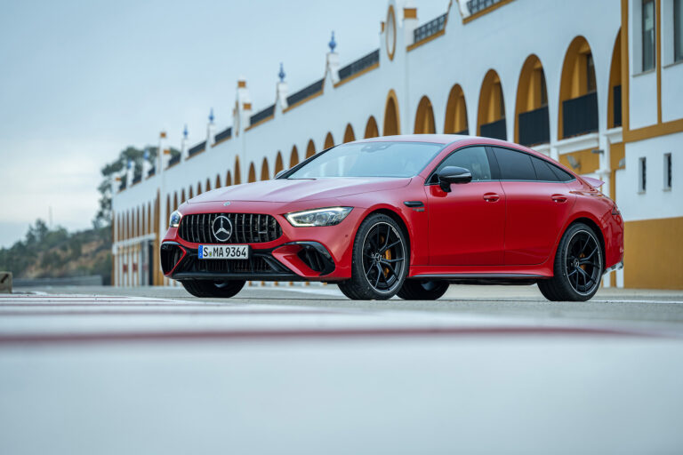 mercedes-amg-gt-c190-4-door-coupe-63-s-e-performance-135965-1.jpg