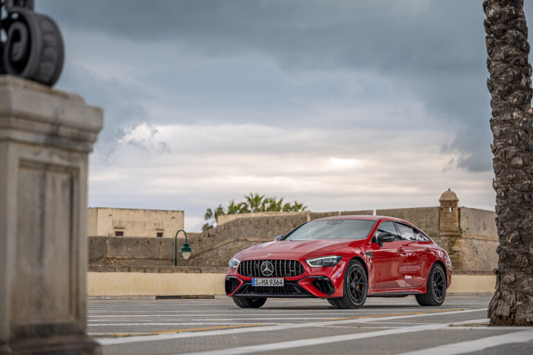 mercedes-amg-gt-c190-4-door-coupe-63-s-e-performance-135967-1.jpg