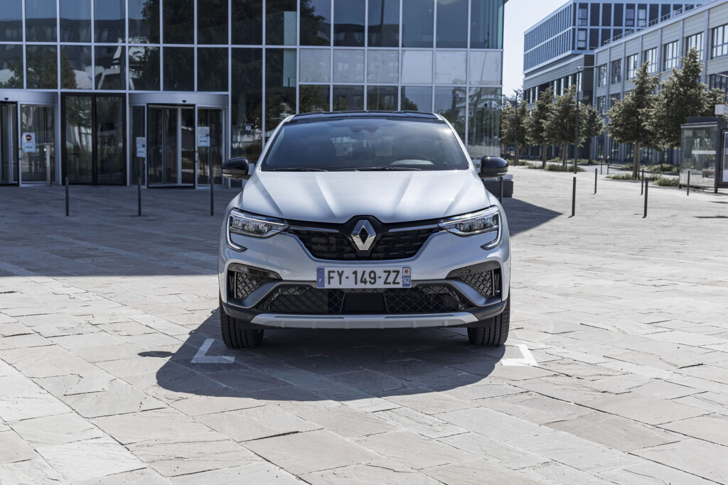 renault-arkana-e-tech-hybrid-145-133653-1.jpg