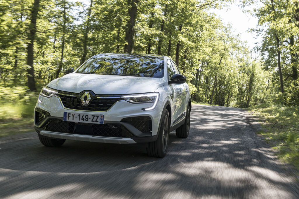 renault-arkana-e-tech-hybrid-145-133657-1.jpg