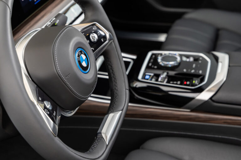 bmw-i7-xdrive60-138006-1.jpg