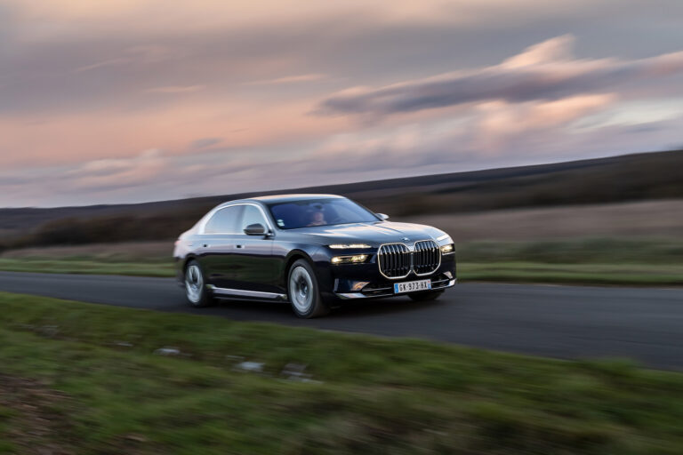 bmw-i7-xdrive60-138019-1.jpg