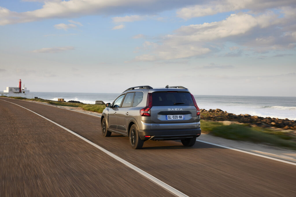 dacia-jogger-hybrid-140-138179-1.jpg