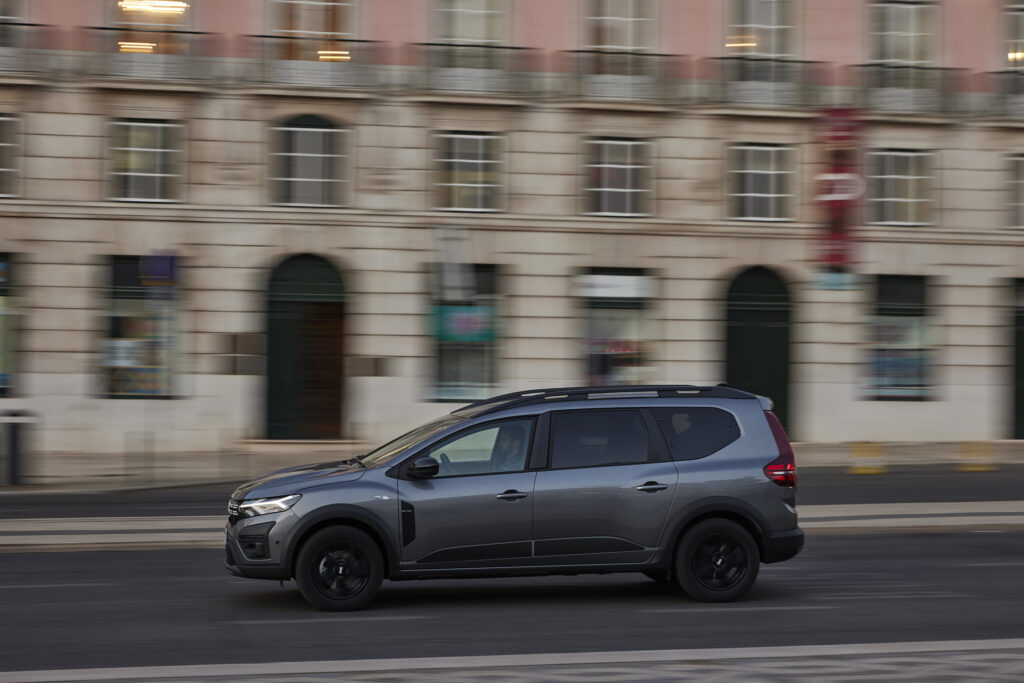 dacia-jogger-hybrid-140-138181-1.jpg