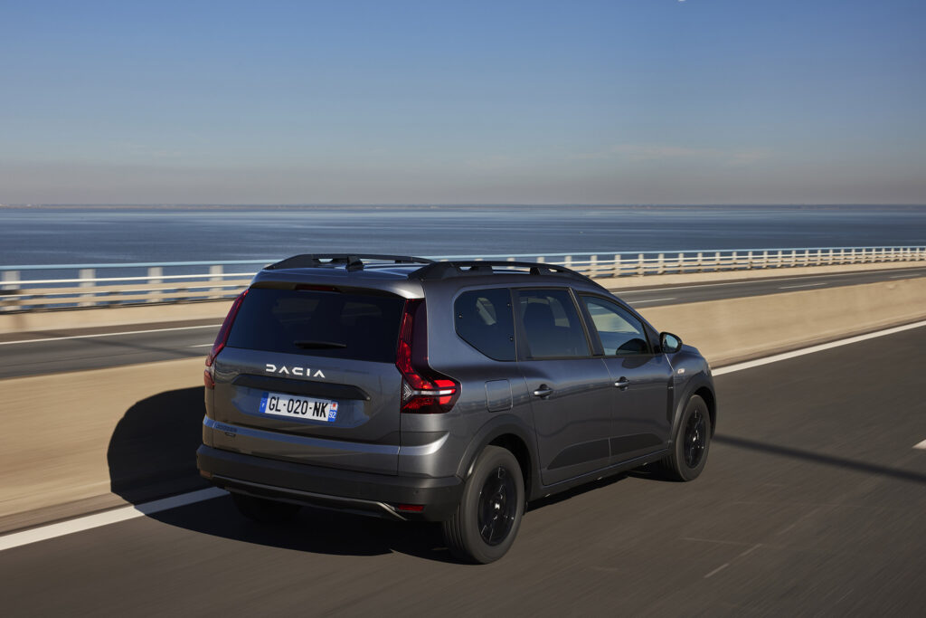 dacia-jogger-hybrid-140-138185-1.jpg