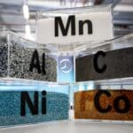 Mercedes-Benz pose la première pierre d'une usine de recyclage de batteries en Allemagne.