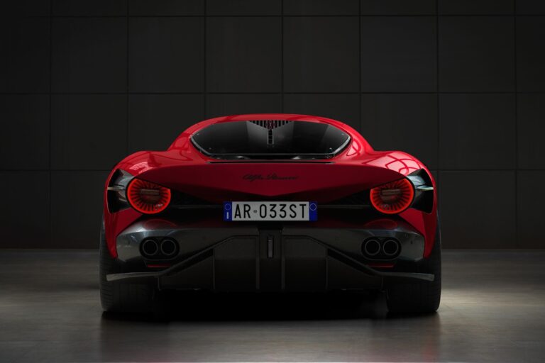 alfa-romeo-33-stradale-25442-5.jpg