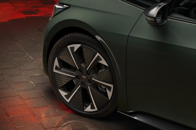 cupra-born-25710-2.jpg