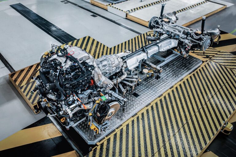 bentley-motors-presente-son-futur-groupe-ultra-performance-hybride-25821-1.jpg