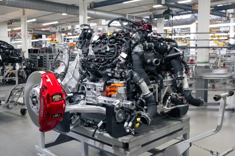 bentley-motors-presente-son-futur-groupe-ultra-performance-hybride-25821-2.jpg