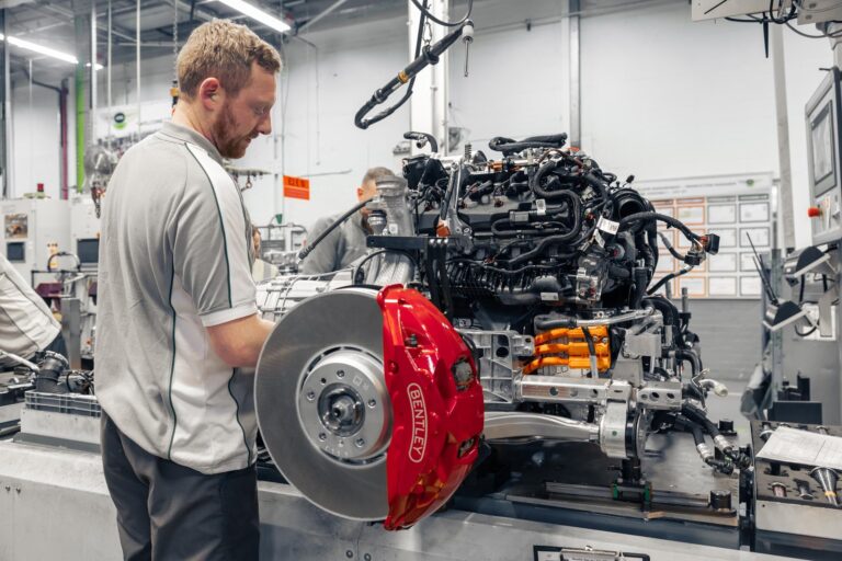 bentley-motors-presente-son-futur-groupe-ultra-performance-hybride-25821-3.jpg