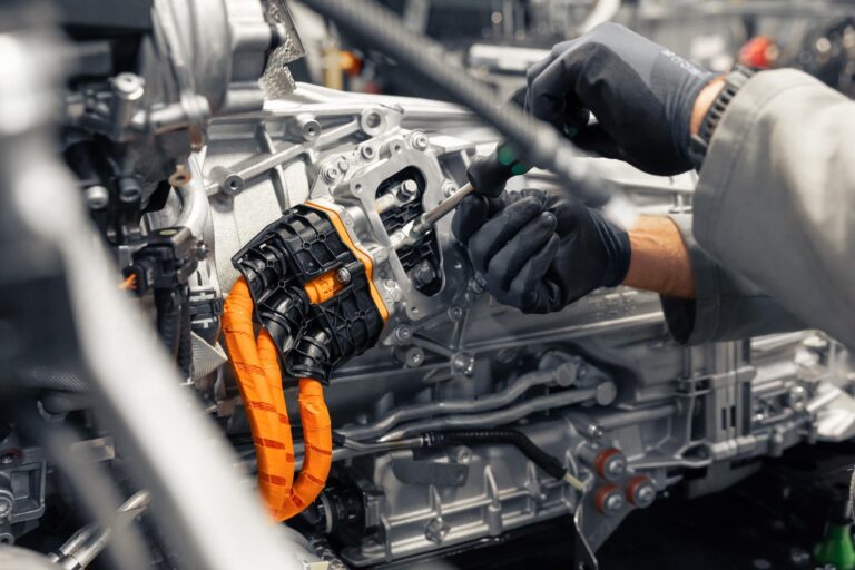 bentley-motors-presente-son-futur-groupe-ultra-performance-hybride-25821-4.jpg