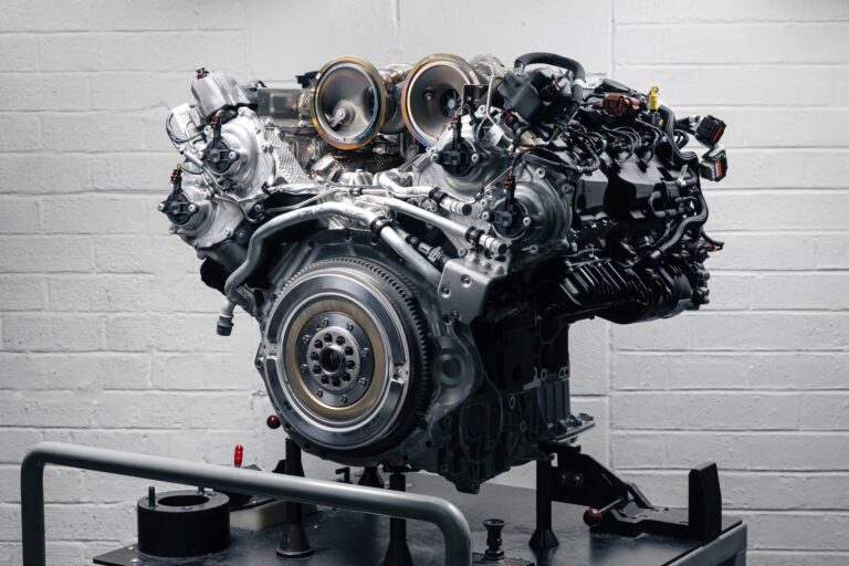 bentley-motors-presente-son-futur-groupe-ultra-performance-hybride-25821-5.jpg