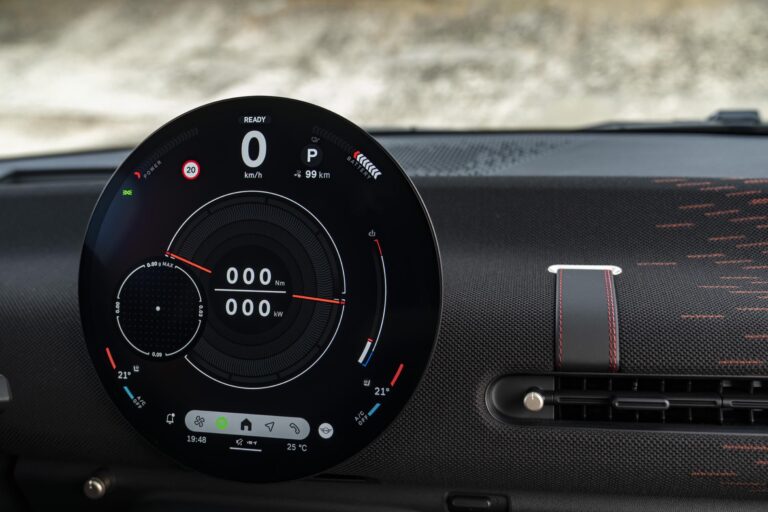mini-presente-les-mini-et-aceman-john-cooper-works-electric-26033-10.jpg
