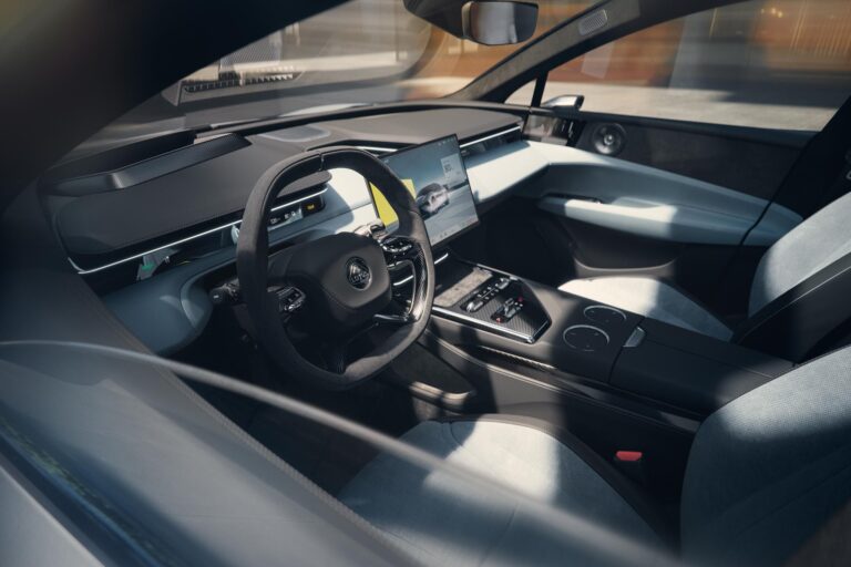 lotus-peaufine-les-gammes-eletre-et-emeya-26257-10.jpg