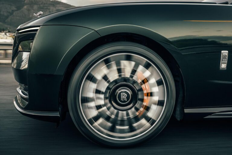 rolls-royce-spectre-26831-3.jpg