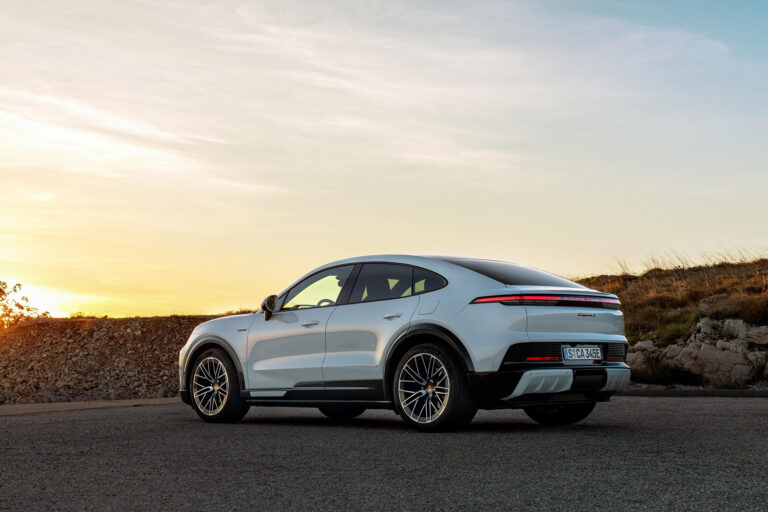 porsche-cayenne-4-coupe-electric-s-666-ch-143578.jpg