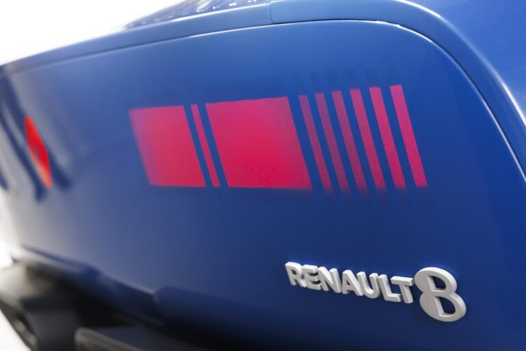 renault-r8-26969-5.jpg