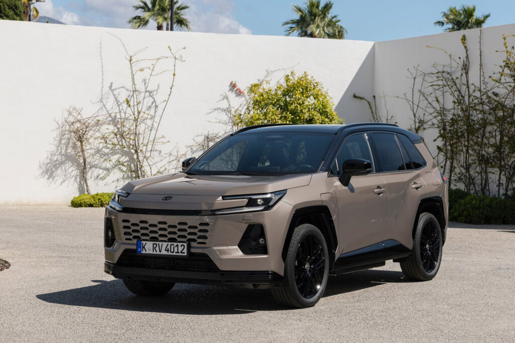 toyota-rav-4-6-hybride-2-5-143621.jpg